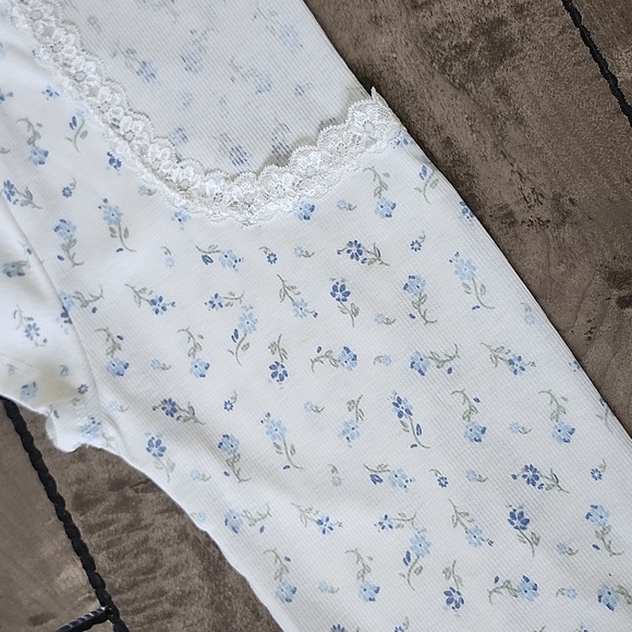 Crop Top - Picture 2 of 8